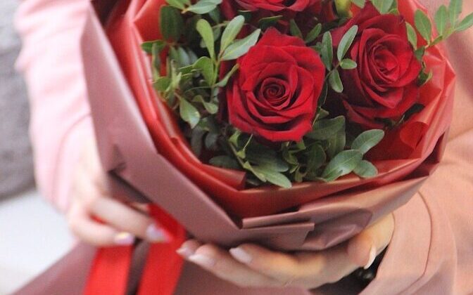 Доставка цветов на дом: как оформить услугу и выбрать варианты
