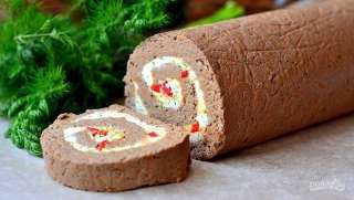 Рулет из отварной печени с пикантной начинкой