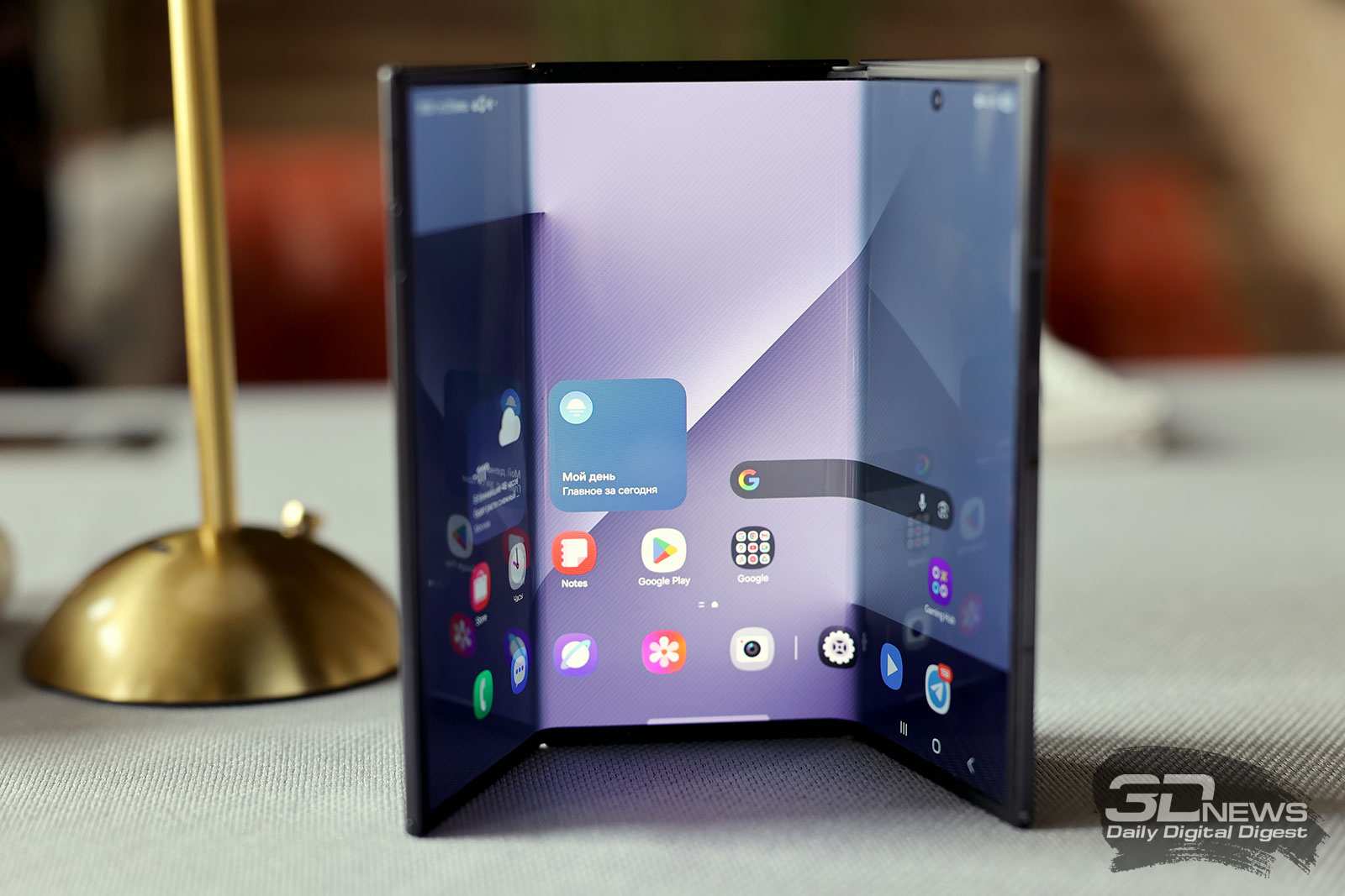 Обзор Samsung Galaxy Z TriFold: тройной складной смартфон по цене квартиры в Воркуте
