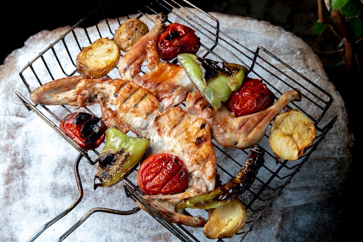 Овощные шашлыки – это многообразие вкусов и полезных свойств. Их легко адаптировать под ваши предпочтения, добавляя любимые специи и травы. Каждое из предложенных блюд украсит ваш стол и порадует близких.